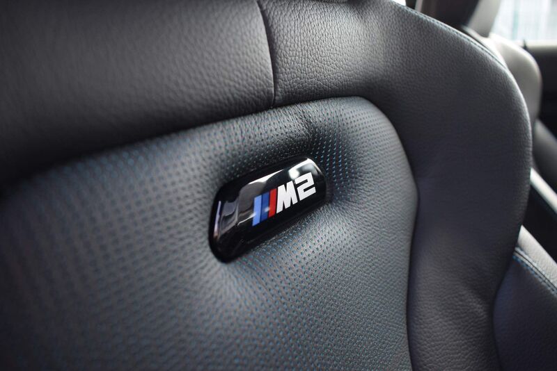 BMW M Blende Lehne M2 Logo schwarz beleuchtet - 52109503037